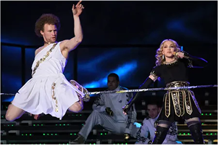 第46回スーパーボウルでマドンナとスラックラインパフォーマンス（モバイル）