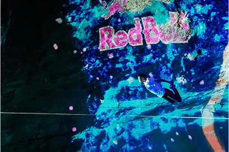 Red Bull Slacklight パフォーマンス（モバイル）